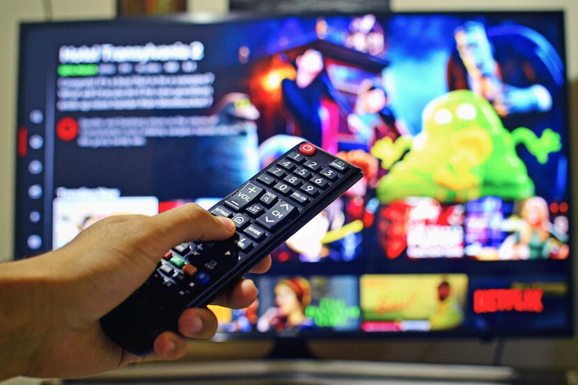 How To Throw A Netflix Party With Your Friends Things To Do